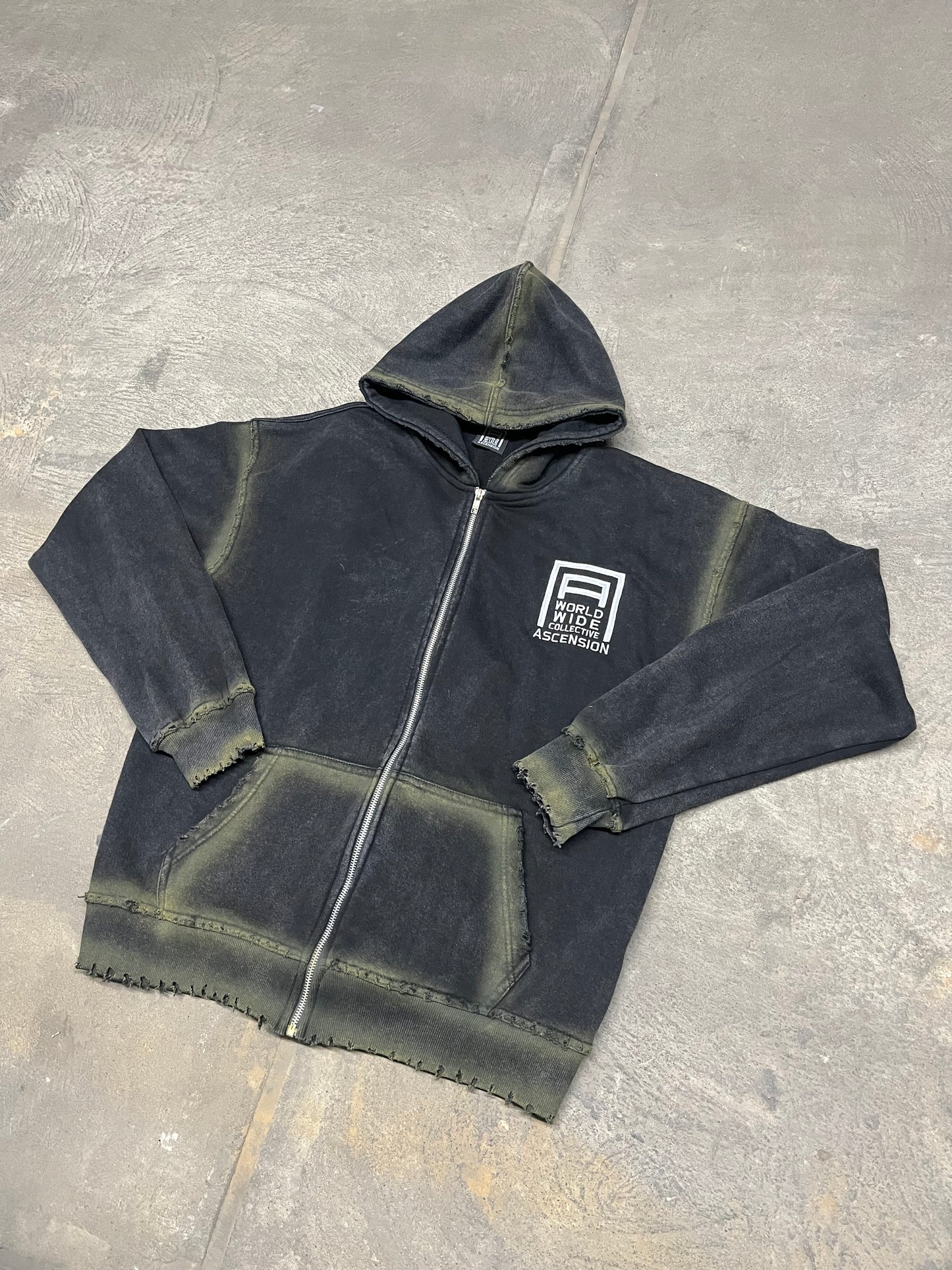 “ESSENTIAL LOGO” ZIP UP HOODIE