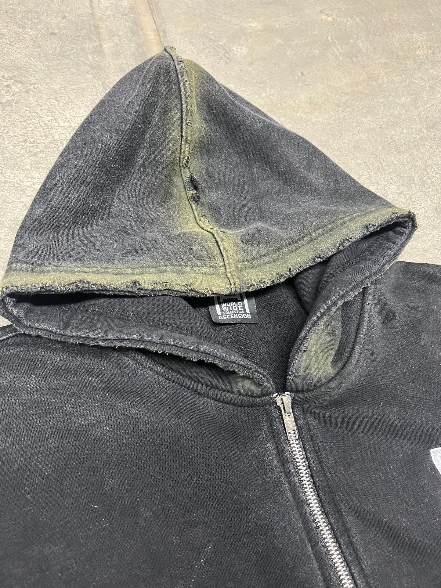 “ESSENTIAL LOGO” ZIP UP HOODIE